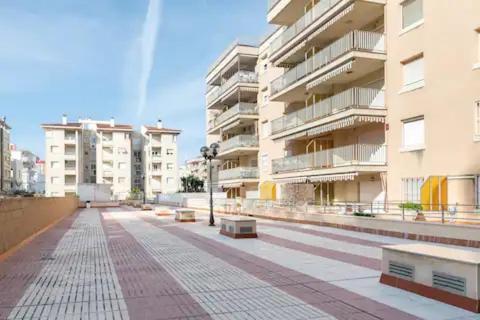 Sea Front Apart. 2 Pools / 1ª Linea. 2 Piscinas Apartment Segur de Calafell Exterior photo